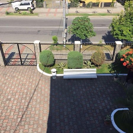 Отель Гостевой дом George's House Кобулети Экстерьер фото